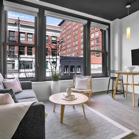 Urban Modern Living Downtown W Free Coffee And Wifi Apartment
